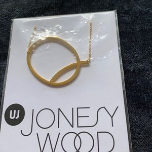JONESY WOOD Gold Initial “Q” Necklace